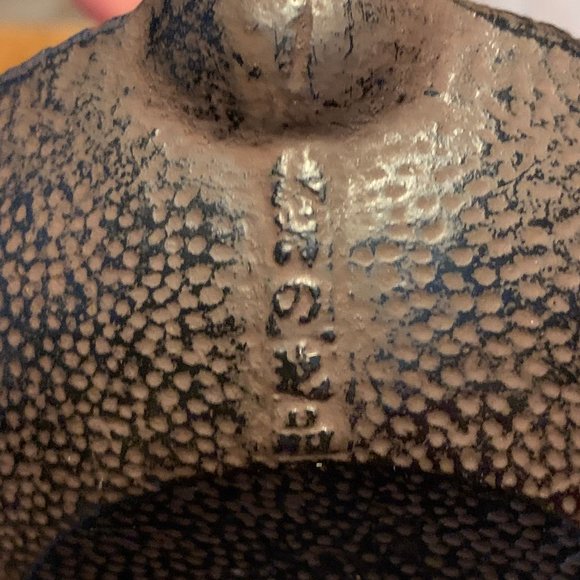 Japanese Tetsukyusu Cast Iron Teapot (鉄急須 iron teapot) - Arare Pattern - Picture 10 of 10